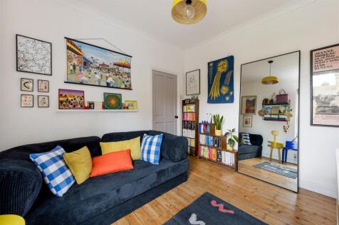 Clementina Road, E18