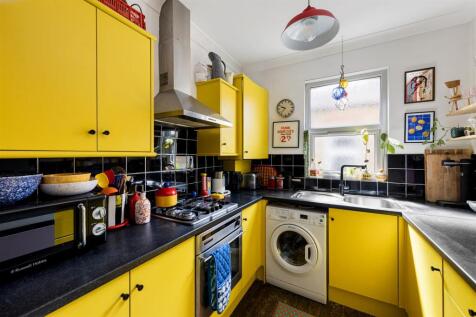 Clementina Road, E18