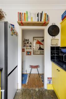 Clementina Road, E18