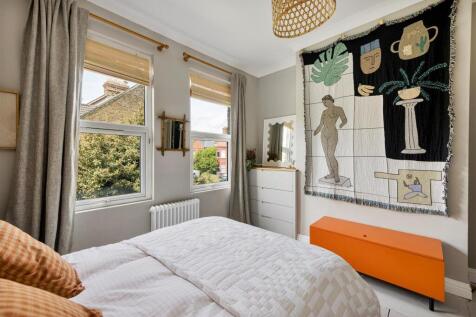 Clementina Road, E18