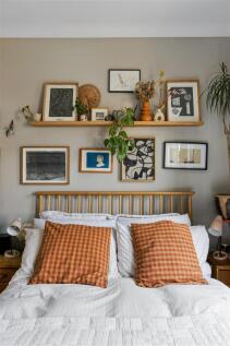 Clementina Road, E18