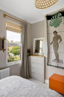 Clementina Road, E18