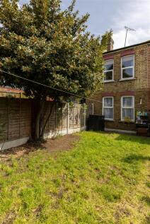 Clementina Road, E18