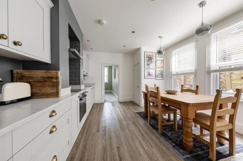 High Road Leyton, E10