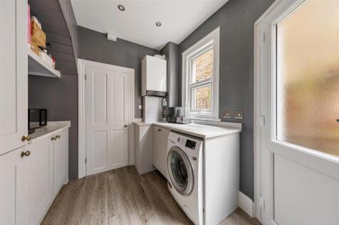High Road Leyton, E10