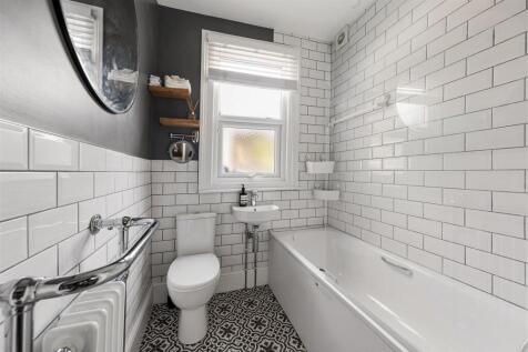 High Road Leyton, E10