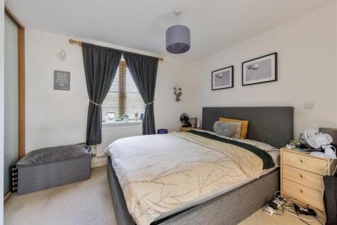 Riverhead Close, E17