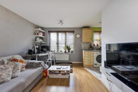 Riverhead Close, E17