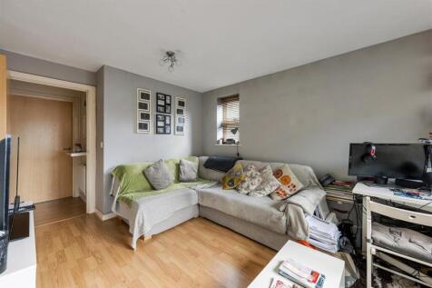 Riverhead Close, E17