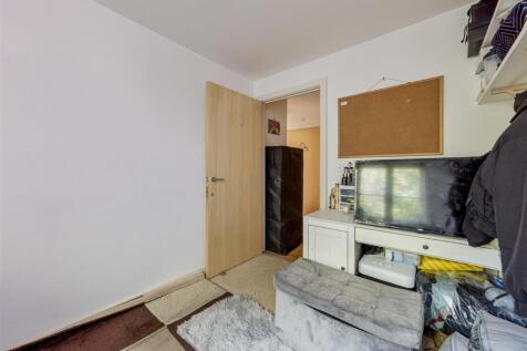 Riverhead Close, E17