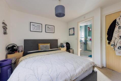 Riverhead Close, E17