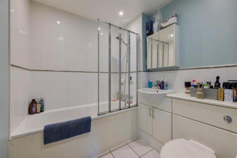 Riverhead Close, E17