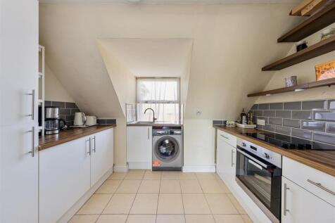Henley Lodge E17