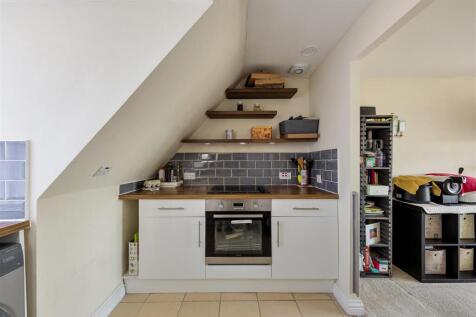 Henley Lodge E17