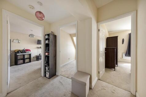 Henley Lodge E17
