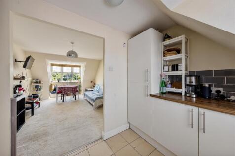Henley Lodge E17
