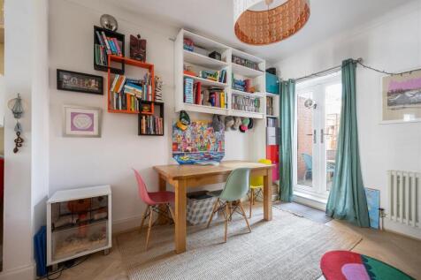Ickworth Park Road, E17