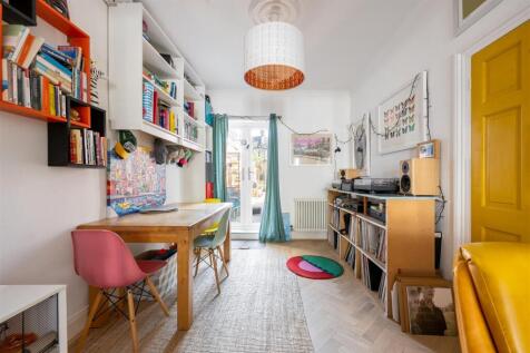Ickworth Park Road, E17