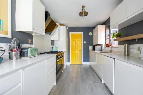 Ickworth Park Road, E17