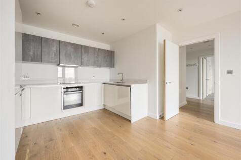 Station Approach, E17