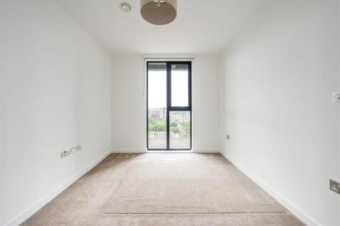 Station Approach, E17