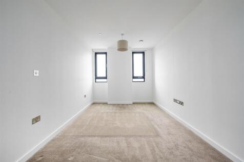 Station Approach, E17