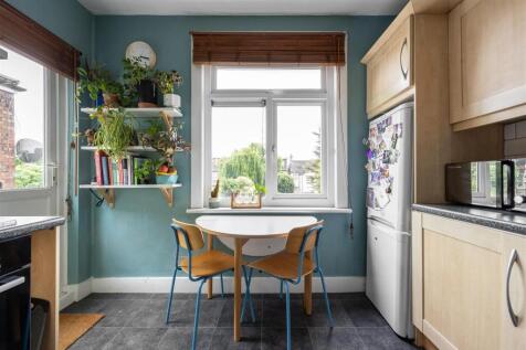 Colchester Road, E10