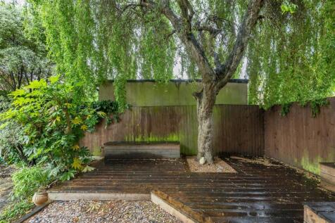 Colchester Road, E10