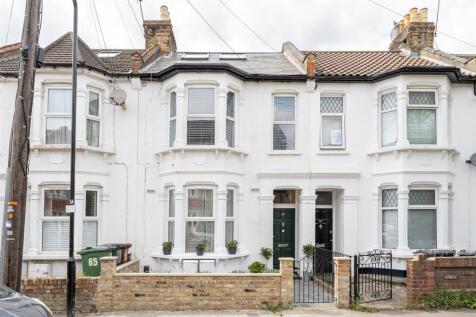 Claude Road, E10