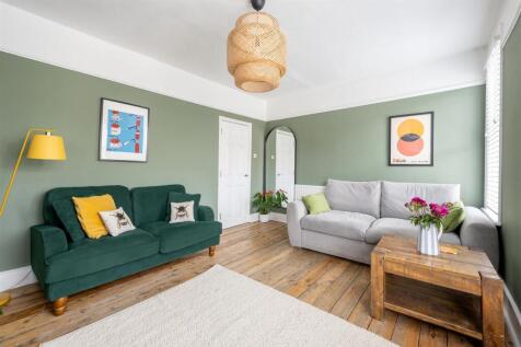 Claude Road, E10