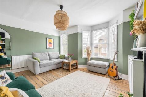 Claude Road, E10