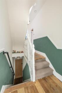 Claude Road, E10