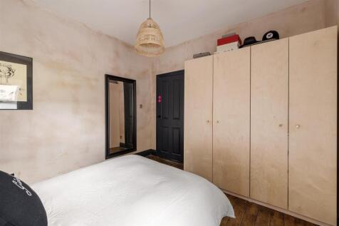 Kettlebaston Road, E10