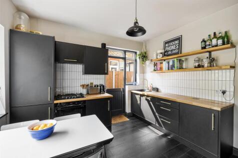 Kettlebaston Road, E10