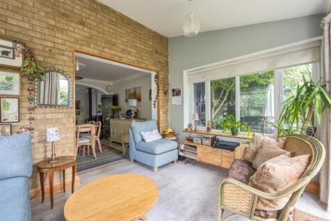 Pembroke Road E17