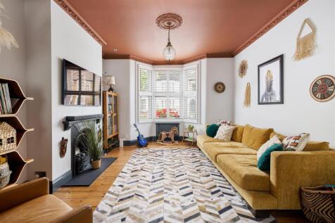 Priory Avenue, E17