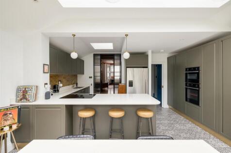 Priory Avenue, E17