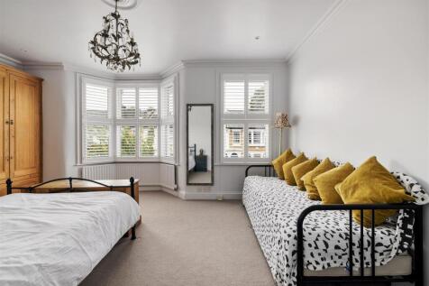 Priory Avenue, E17