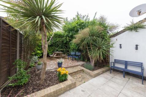 Buckland Road E10