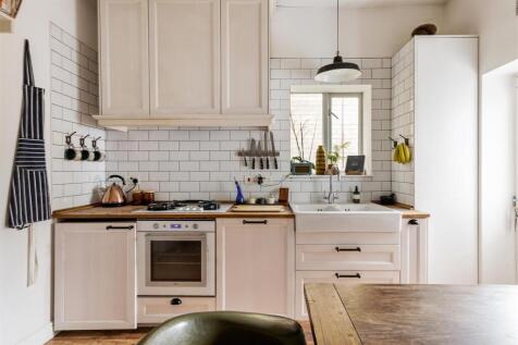 Buckland Road E10