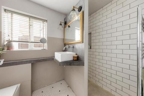 Buckland Road E10