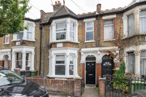 Spruce Hills Road E17