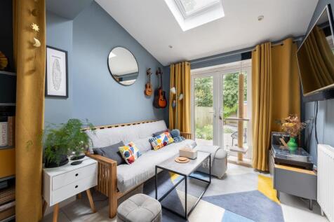 Spruce Hills Road E17