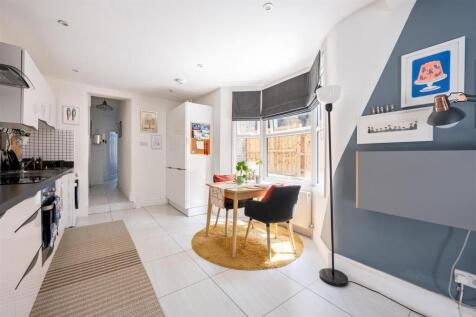 Spruce Hills Road E17