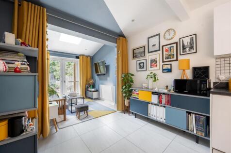 Spruce Hills Road E17