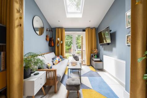 Spruce Hills Road E17