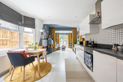 Spruce Hills Road E17