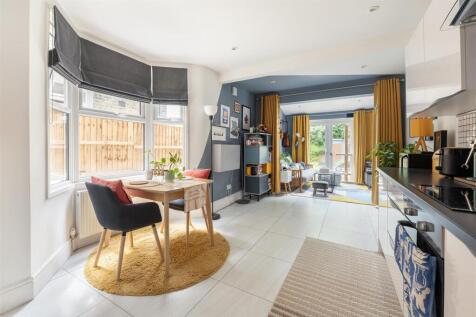 Spruce Hills Road E17