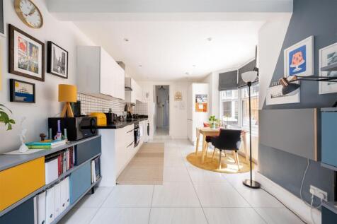 Spruce Hills Road E17