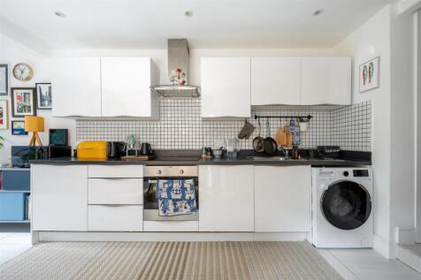 Spruce Hills Road E17